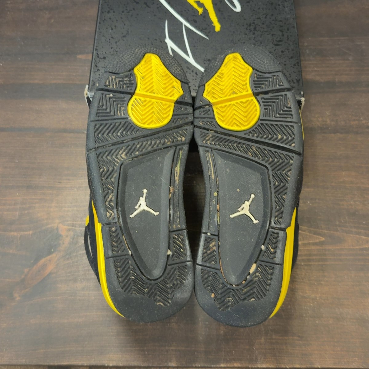 Jordan 4 Retro Thunder (2023) (GS) Size 5.5Y (Pre-Owned)