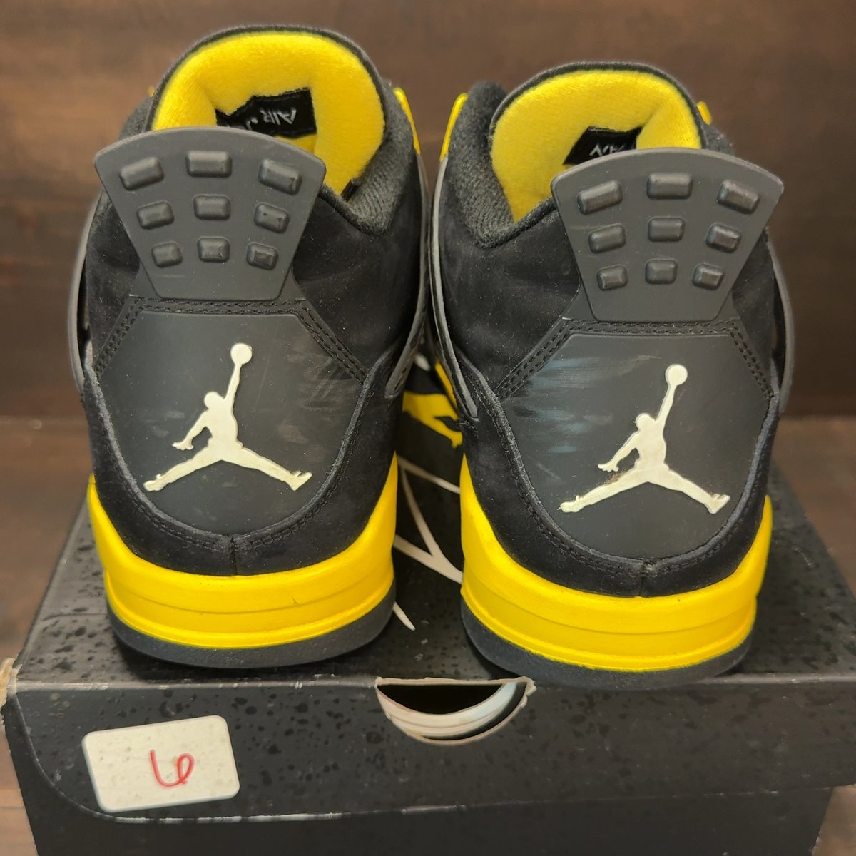 Jordan 4 Retro Thunder (2023) Size 9 (Pre-Owned) - aux