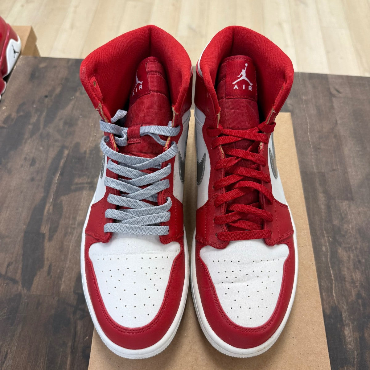 Jordan 1 Retro Silver Medal Size 12 (Pre-Owned) - Image 2