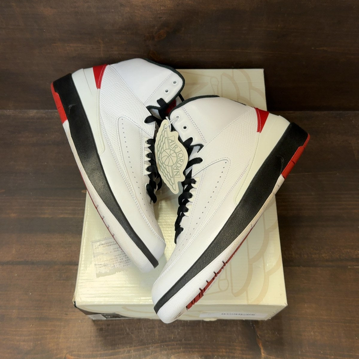 Jordan 2 Retro OG Chicago (2022) - Image 2