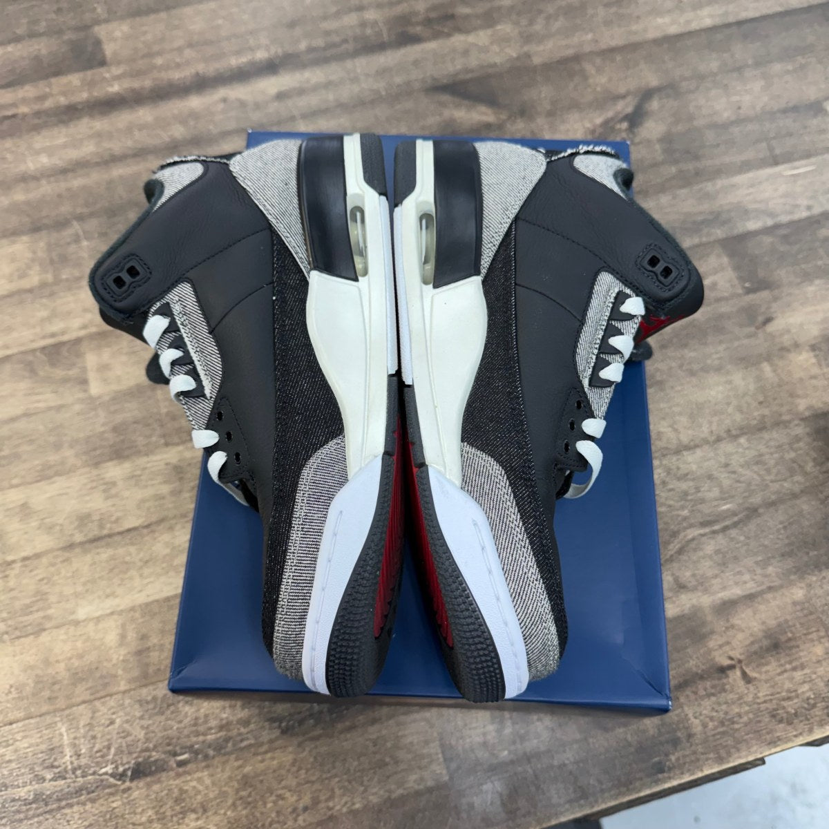 Jordan 3 Retro Levi’s Black Size 10 (Pre-Owned) - Image 3