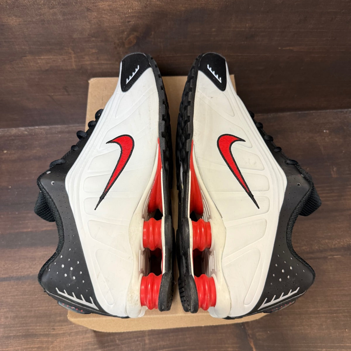 Nike Shox R4 Platinum Tint University Red Black Size 12 (Pre-Owned) - Image 5