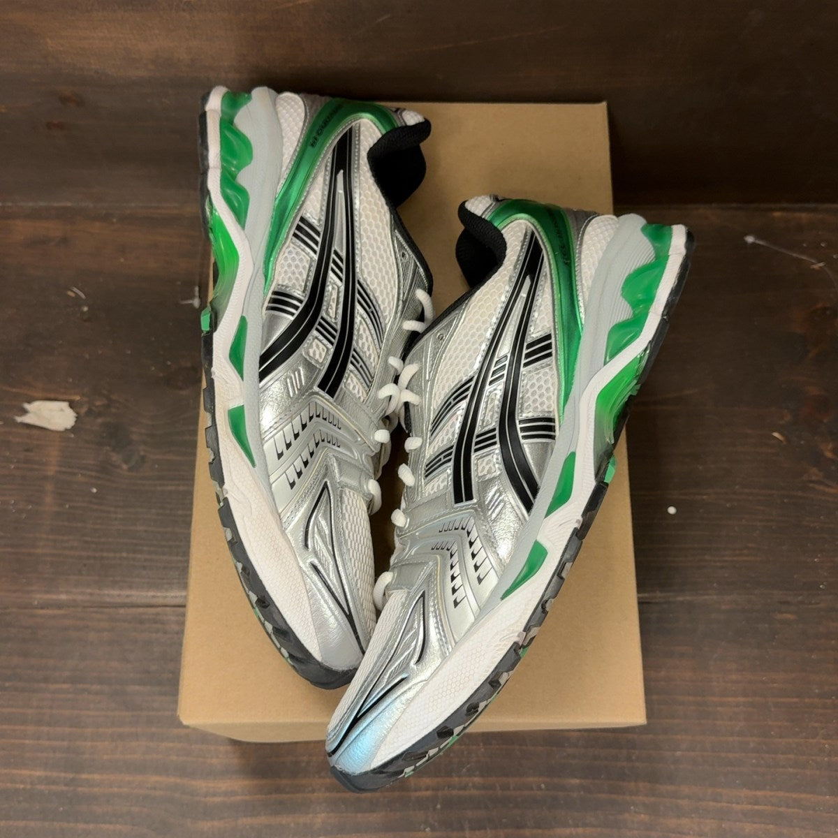 ASICS Gel-Kayano 14 White Malachite Green Size 11 (Pre-Owned) - Image 2