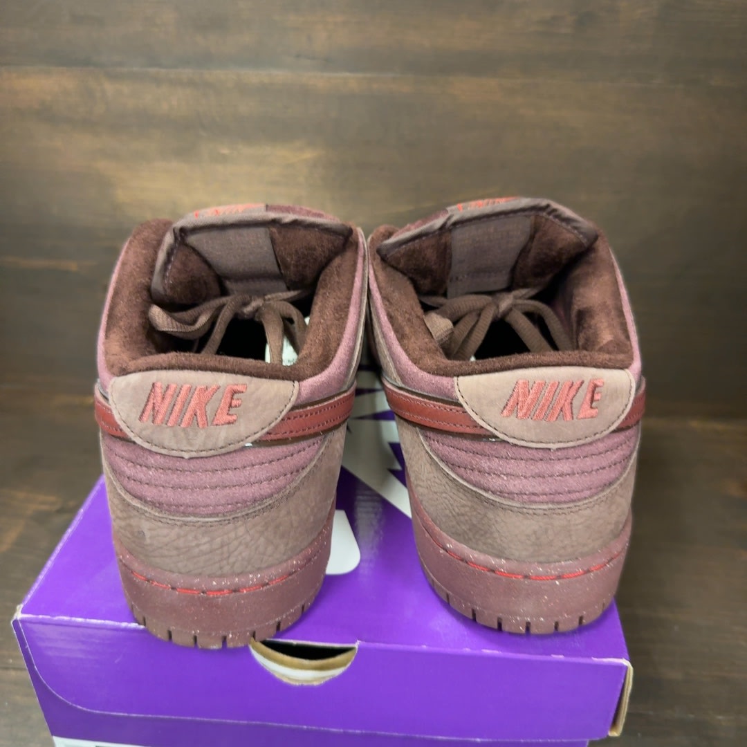 Nike SB Dunk Low City of Love Burgundy Crush Size 12 (Pre-Owned)