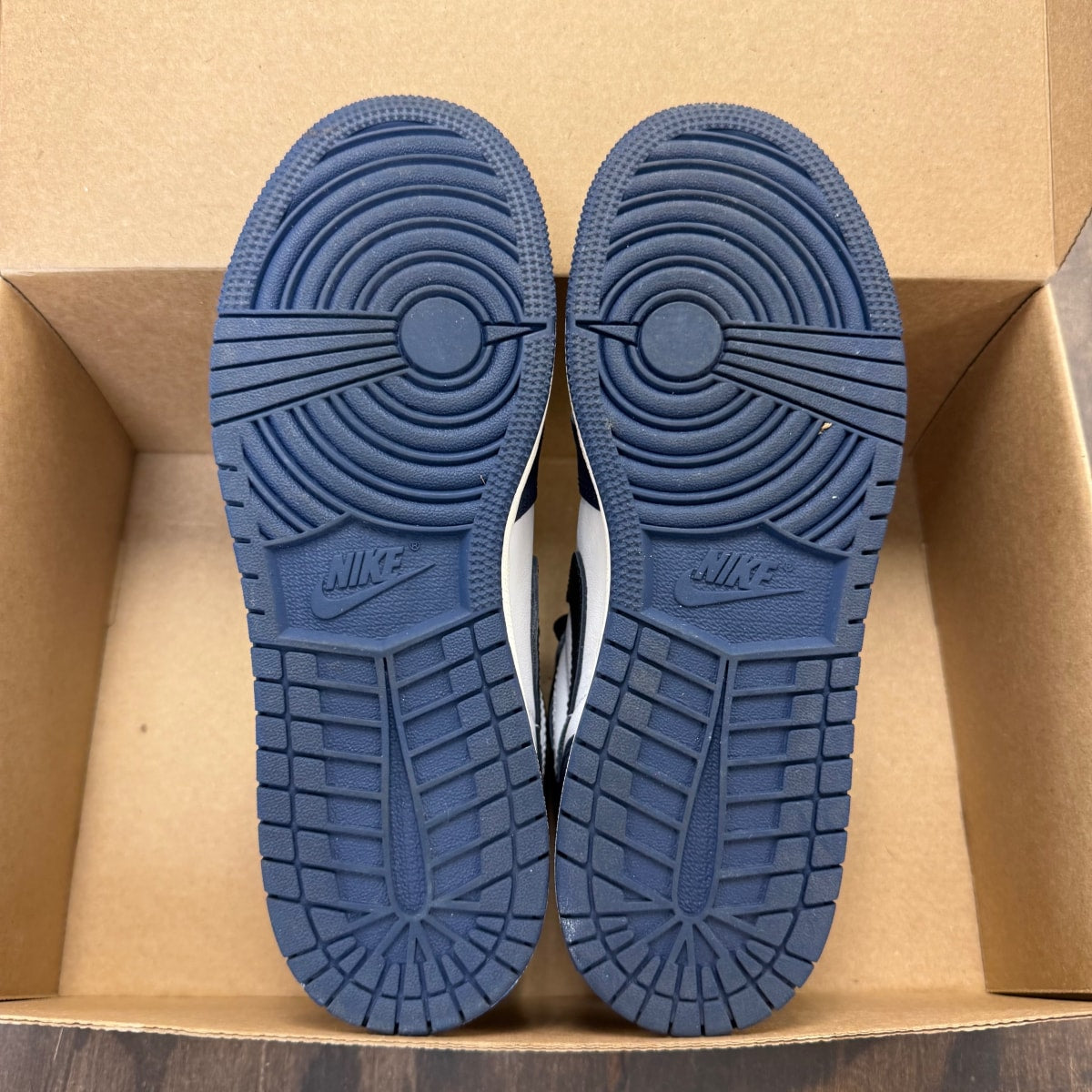 Jordan 1 Retro High OG Midnight Navy (GS) Size 6Y (Pre-Owned) - Image 5
