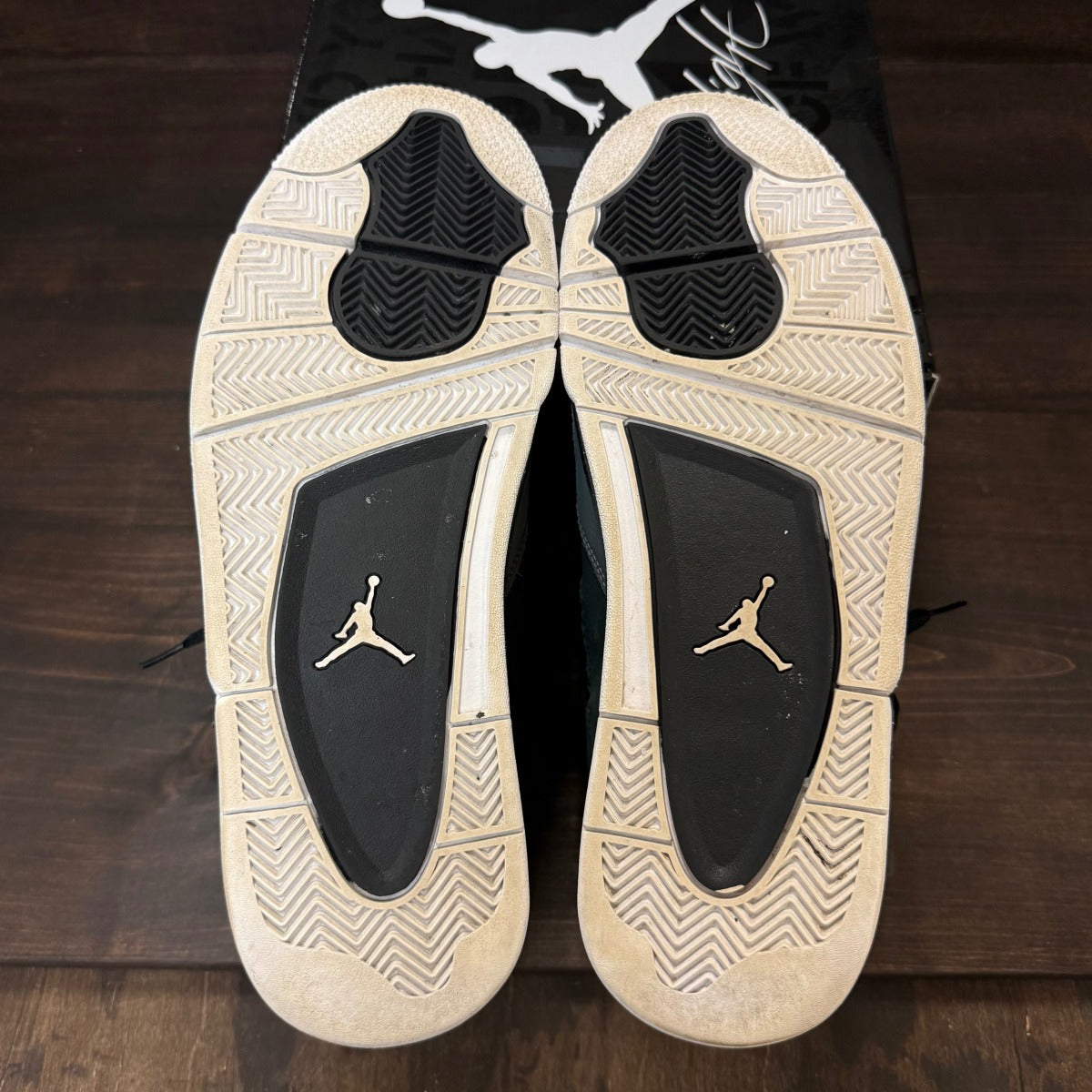 Jordan 4 Retro Fear (2024) - Image 5