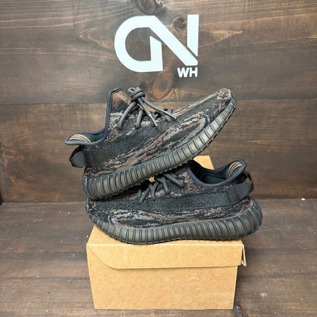 adidas Yeezy Boost 350 V2 MX Rock Size 6 (Pre-Owned) - Image 1