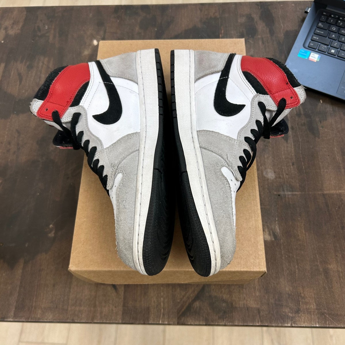 Jordan 1 Retro High Light Smoke Grey Size 10 (Pre-Owned) - Image 3