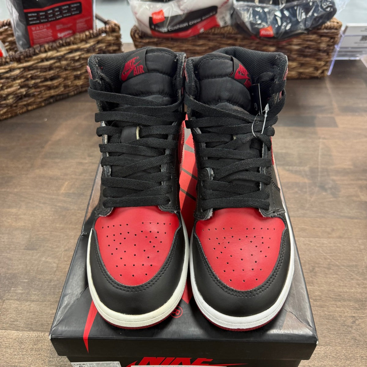 Jordan 1 Retro Bred Banned (2016) (GS) - Image 3