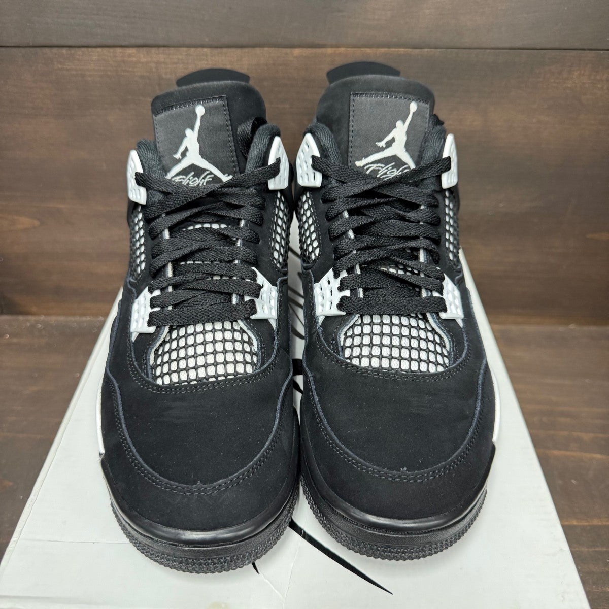 Jordan 4 Retro White Thunder Size 9.5 (Pre-Owned) - Image 4
