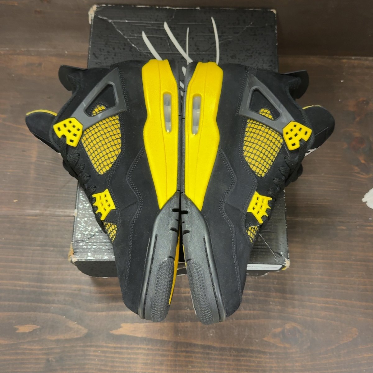Jordan 4 Retro Thunder (2023) Size 11 (Pre-Owned) - aux