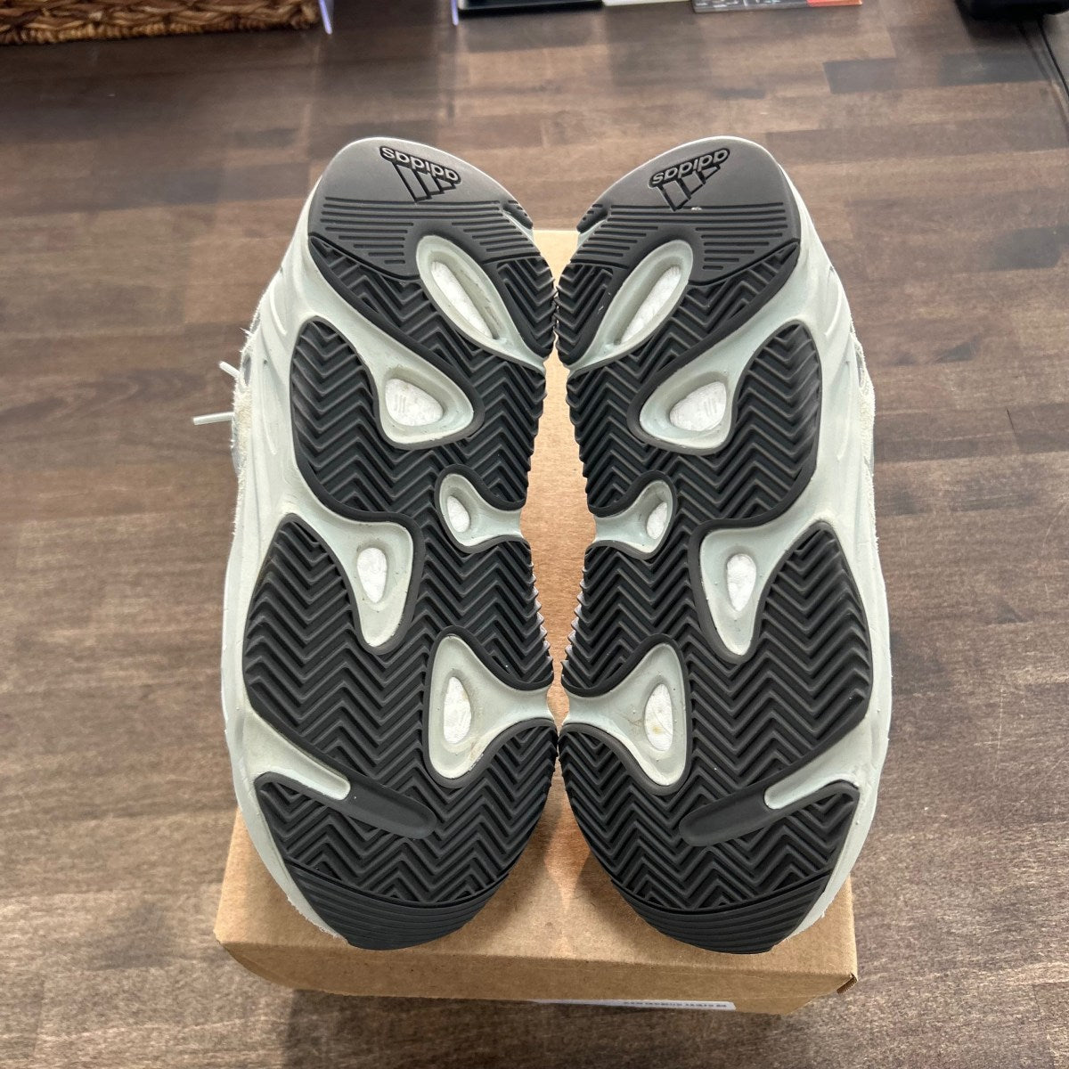 adidas Yeezy Boost 700 Salt Size 7 (Pre-Owned) - Image 5