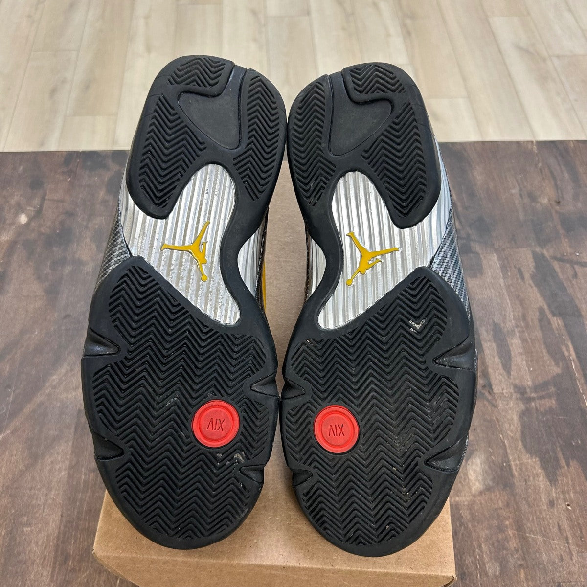 Jordan 14 Retro University Gold Size 11 (Pre-Owned) - Image 5