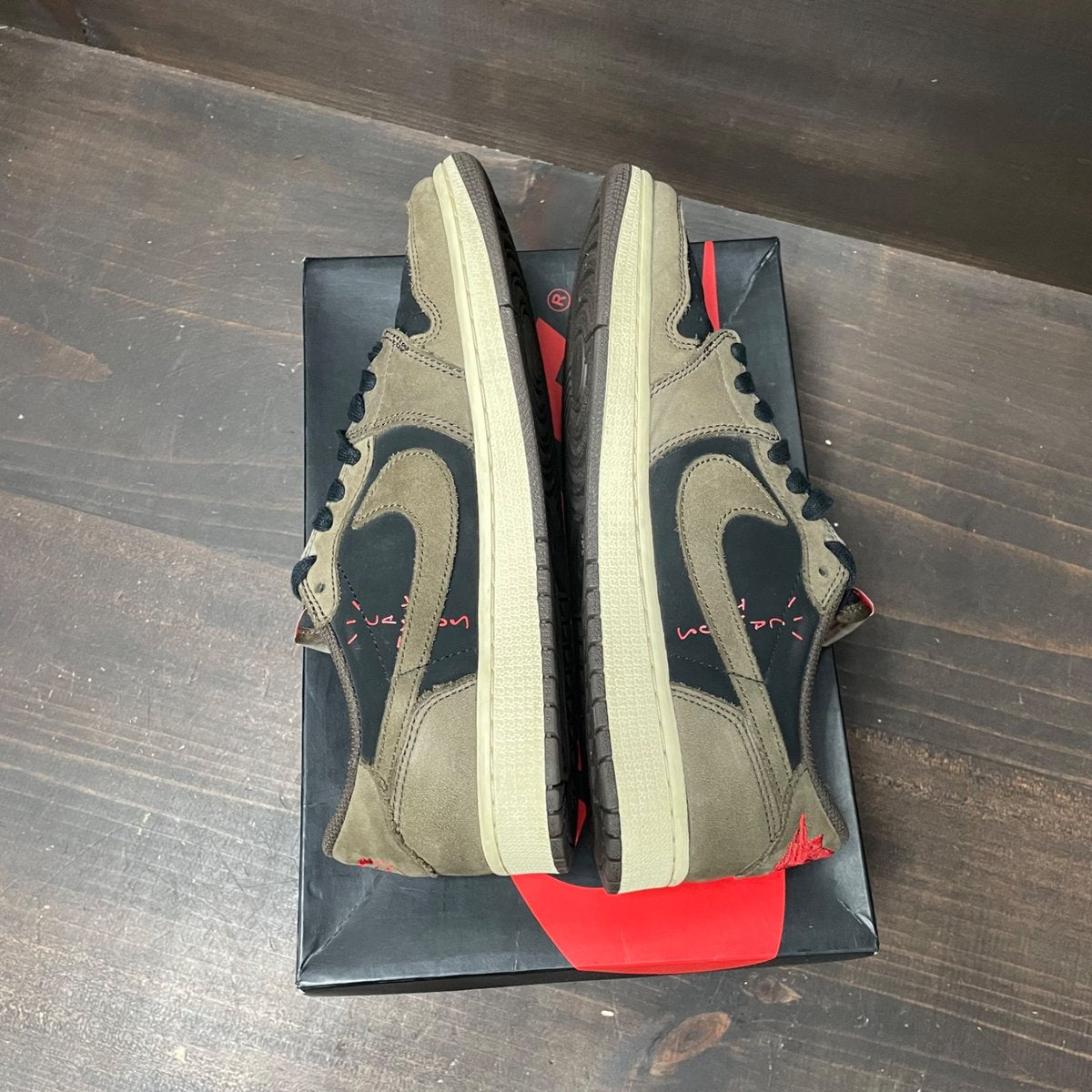 Jordan 1 Retro Low OG SP Travis Scott Mocha Size 9 (Pre-Owned) - box
