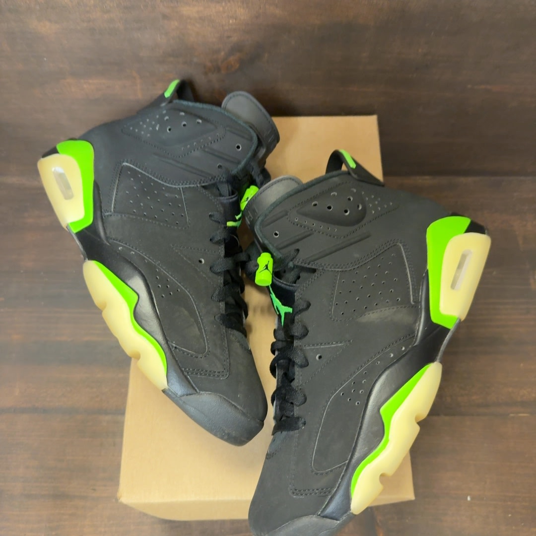 Jordan 6 Retro Electric Green Size 9.5 (Pre-Owned) - Image 2