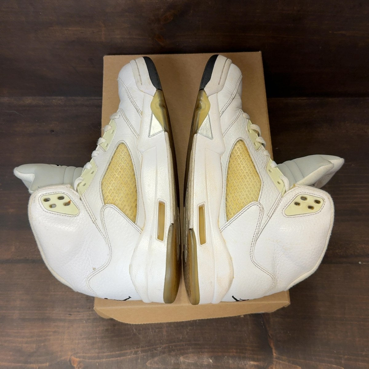 Jordan 5 Retro Metallic White (2015) Size 9 (Pre-Owned) - Image 6