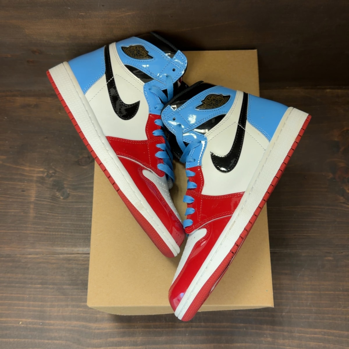 Jordan 1 Retro High Fearless UNC Chicago Size 9 (Pre-Owned) - Image 2