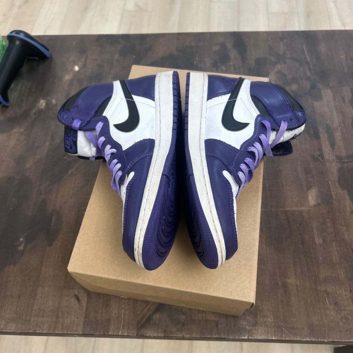 Jordan 1 Retro High Court Purple White Size 9 (Pre-Owned) - Image 3