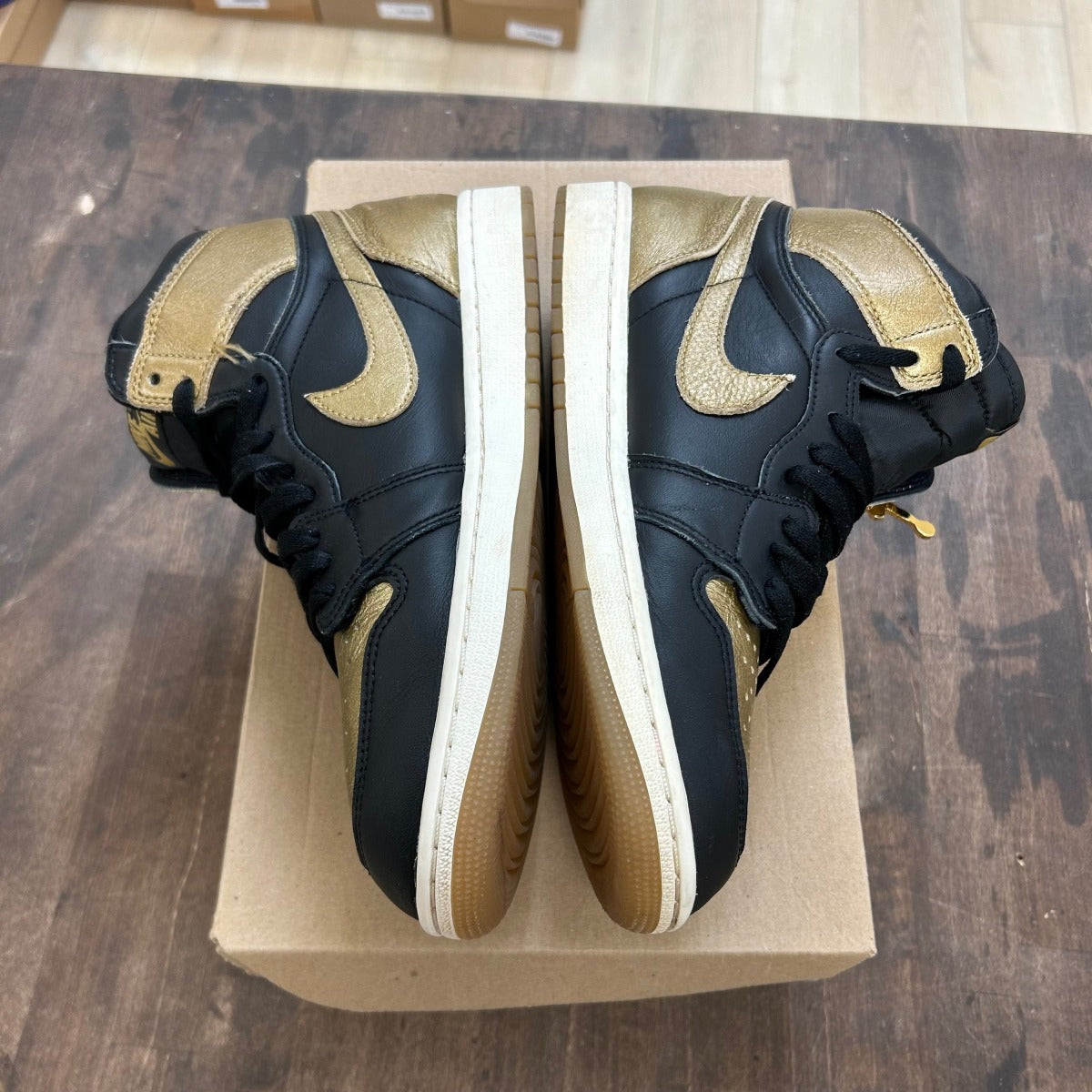 Jordan 1 Retro High OG Black Metallic Gold Size 9.5 (Pre-Owned) - Image 3
