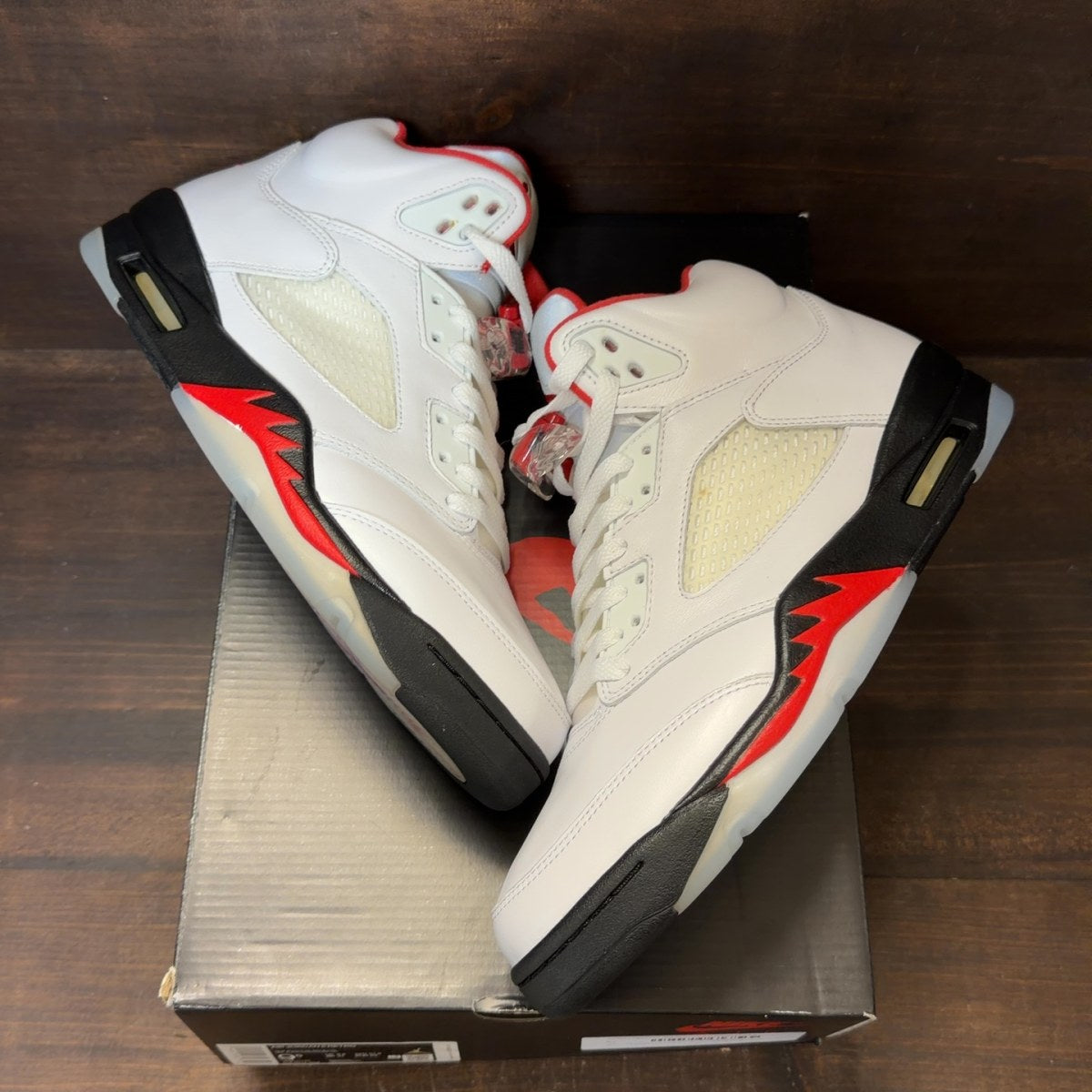 Jordan 5 Retro Fire Red Silver Tongue (2020) - Image 2