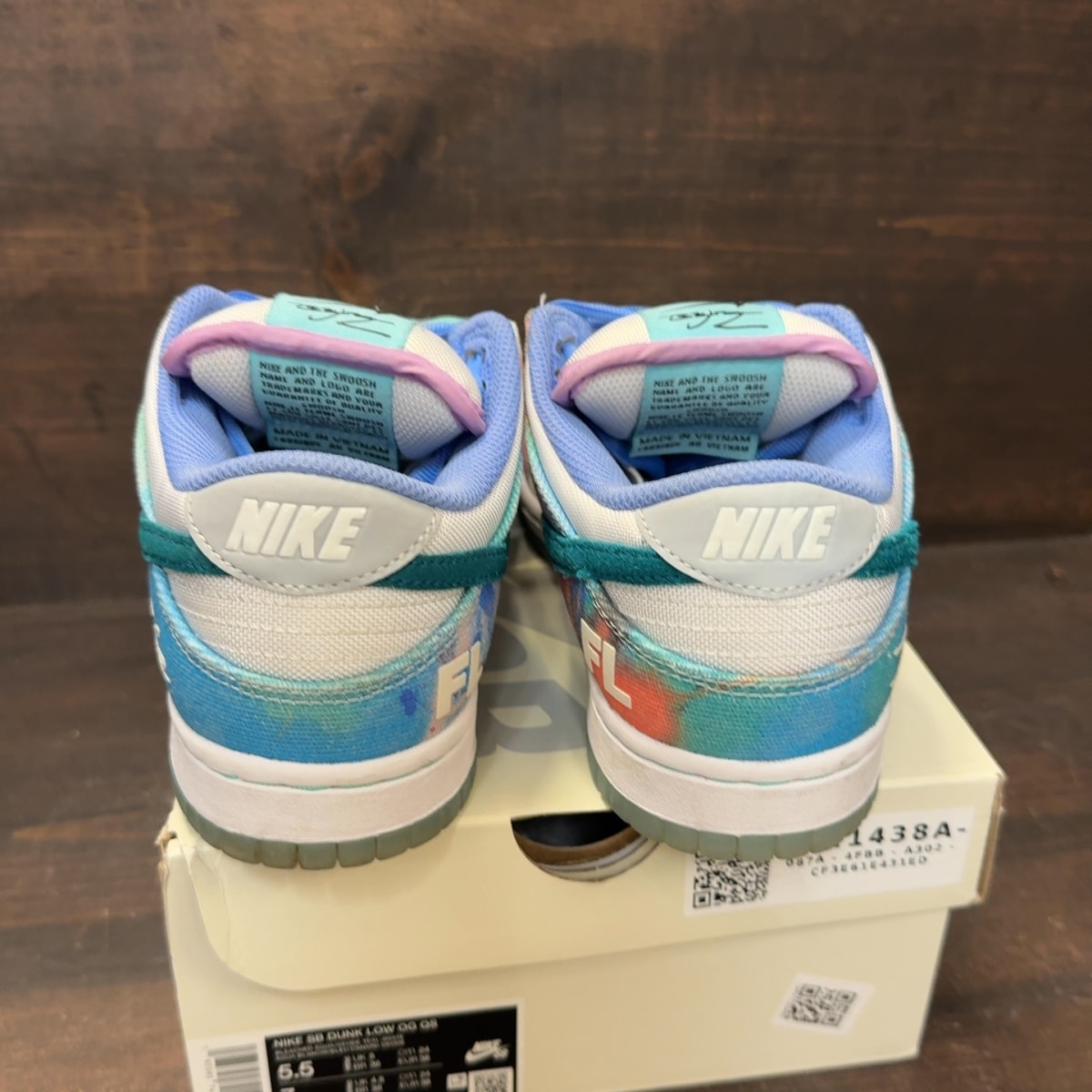 Nike SB Dunk Low Futura Laboratories Bleached Aqua - Image 4