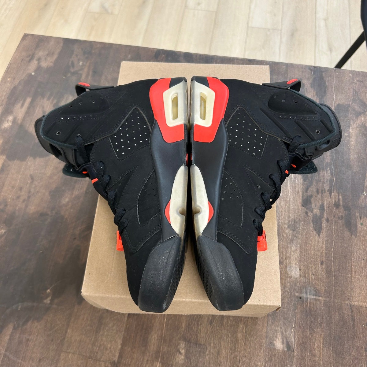 Jordan 6 Retro Black Infrared (2019) Size 9.5 (Pre-Owned) - Image 3