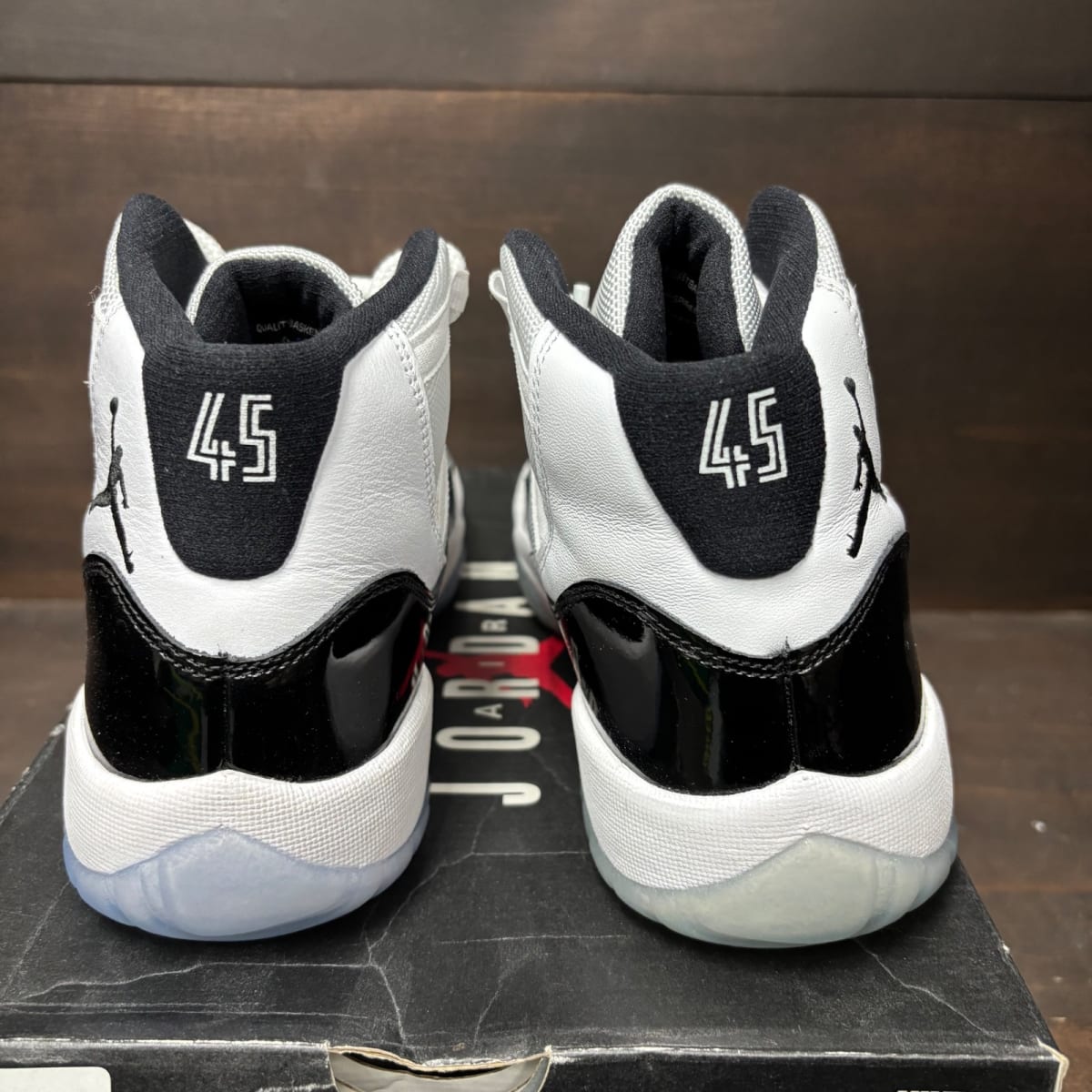 Jordan 11 Retro Concord (2018) (GS) Size 6.5Y (Pre-Owned) - sole