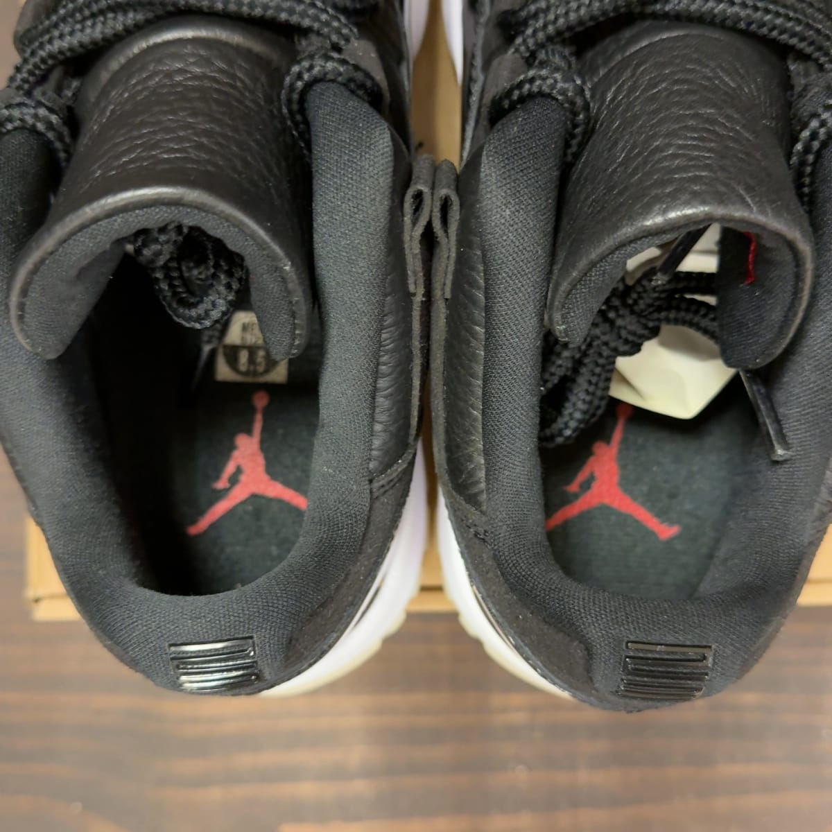 Jordan 11 Retro 72-10 Size 8.5 (Pre-Owned) - aux