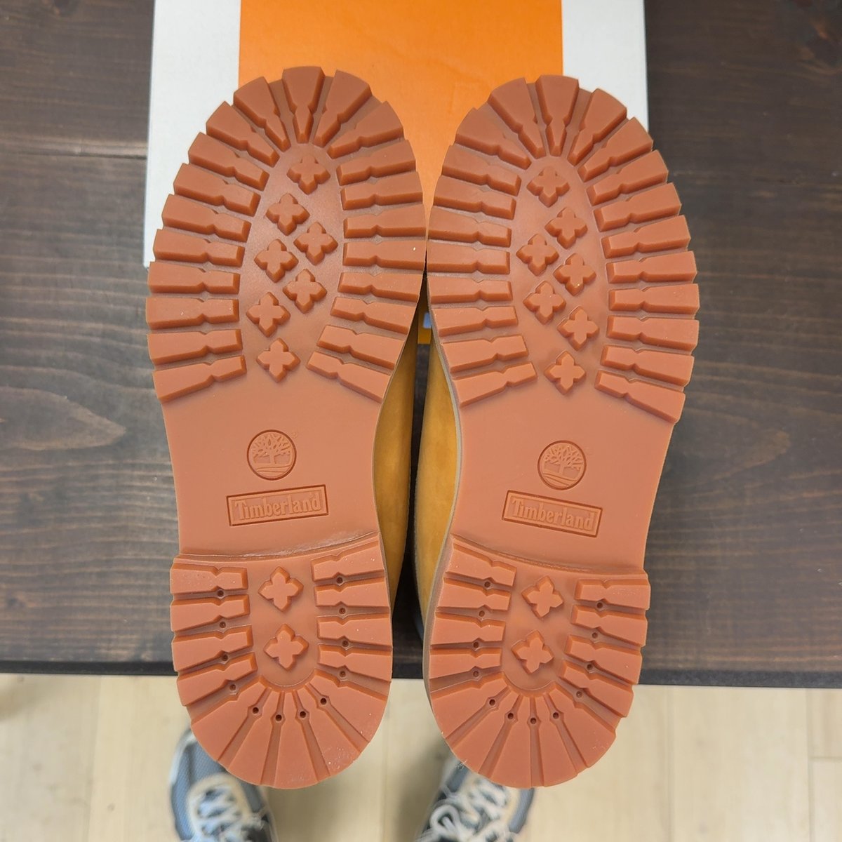Timberland 6" Boot Wheat (GS) Size 7Y (Pre-Owned) - aux