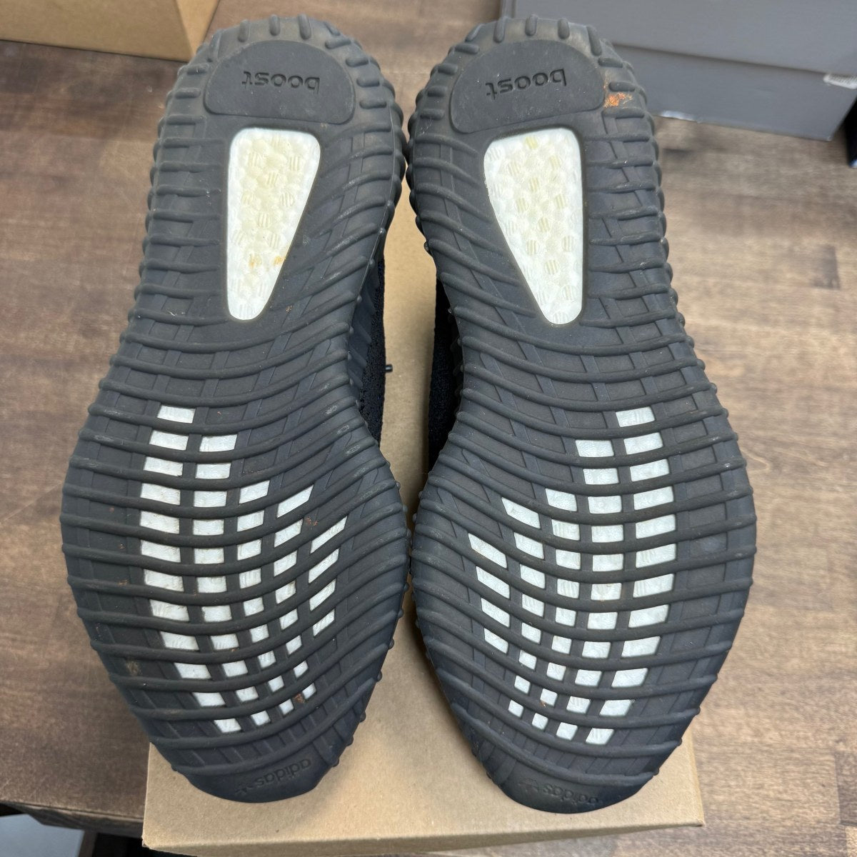adidas Yeezy Boost 350 V2 Dazzling Blue Size 12 (Pre-Owned) - Image 4
