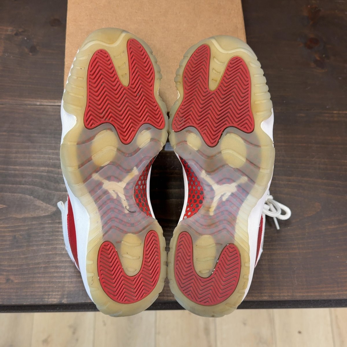 Jordan 11 Retro Cherry (2022) Size 10 (Pre-Owned) - aux