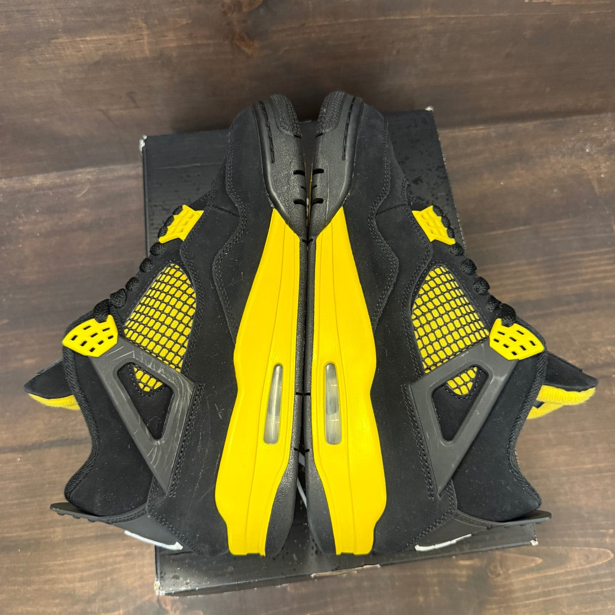 Jordan 4 Retro Thunder (2023) - Image 4