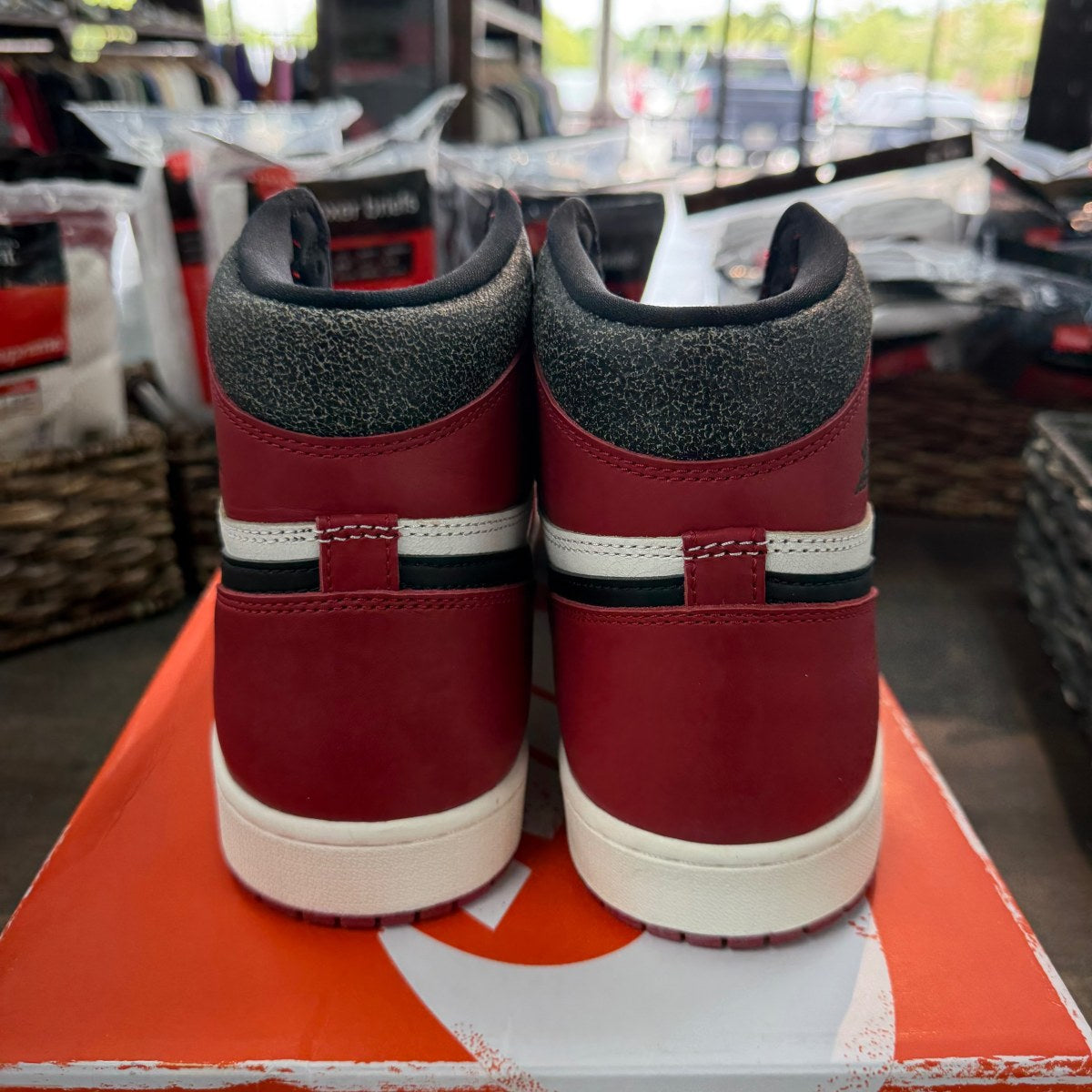 Jordan 1 Retro High OG Chicago Lost and Found Size 13 (Pre-Owned) - Image 4