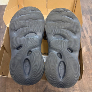 adidas Yeezy Foam RNR Onyx - Image 5