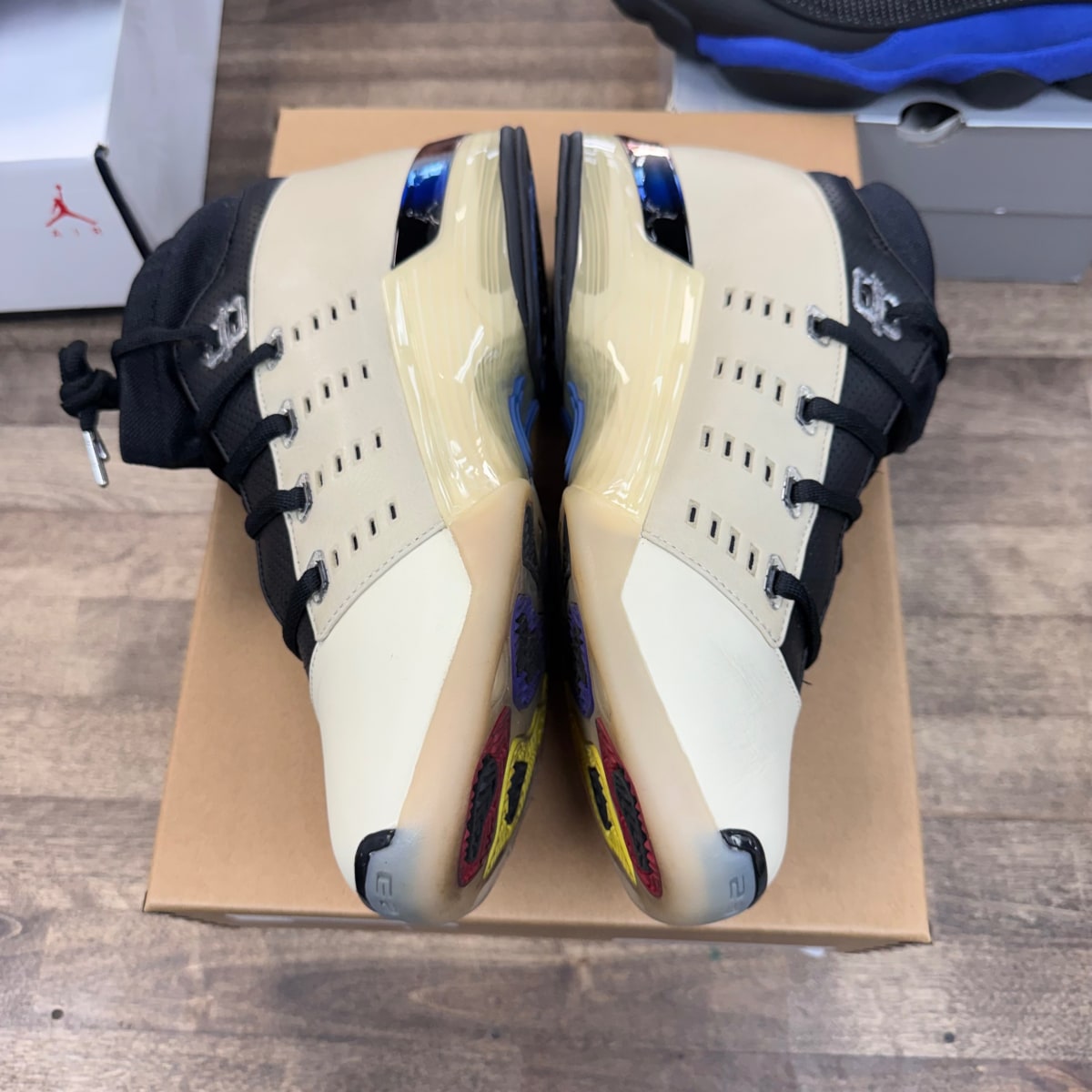 Jordan 17 Retro Low SP Infinite Archives - Image 2