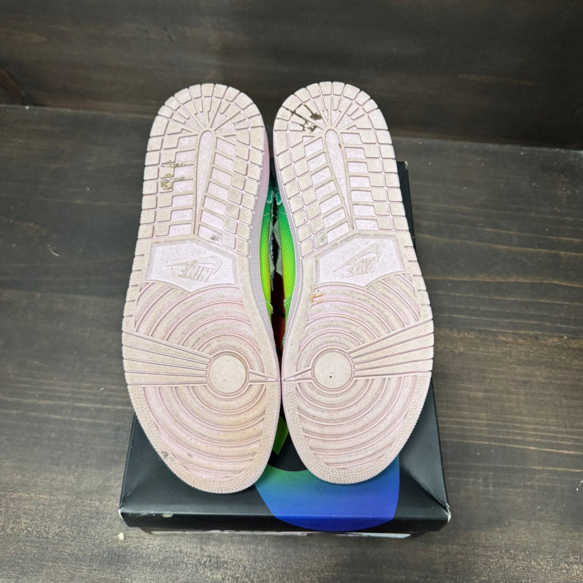 Jordan 1 Retro High J Balvin - Image 8