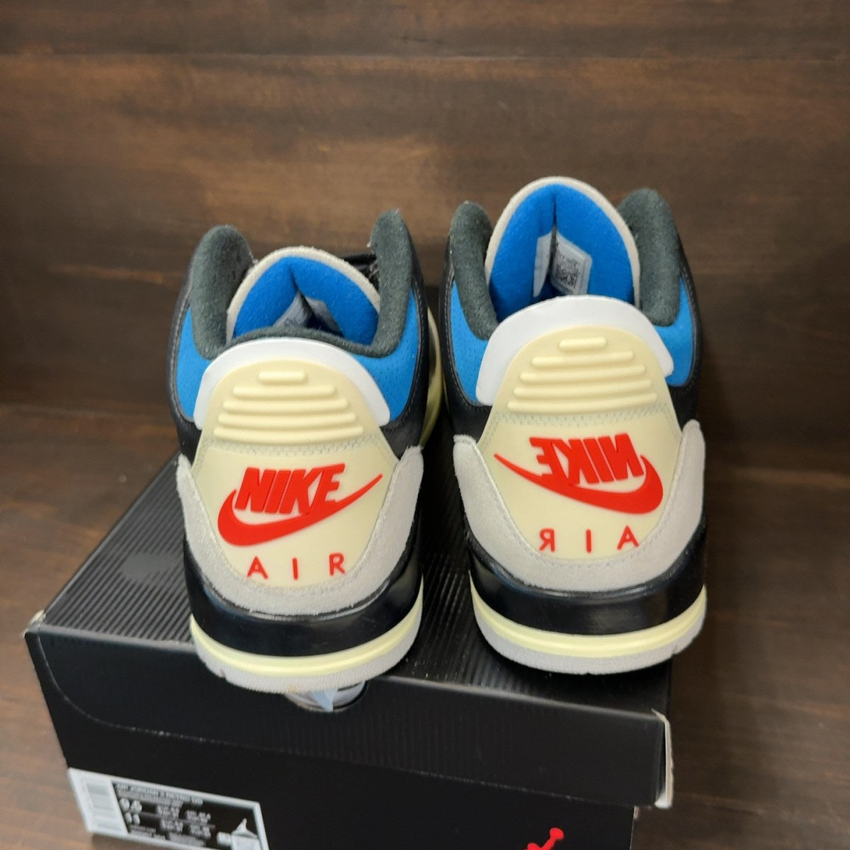 Jordan 3 Retro OG Rare Air Size 9.5 (Pre-Owned)