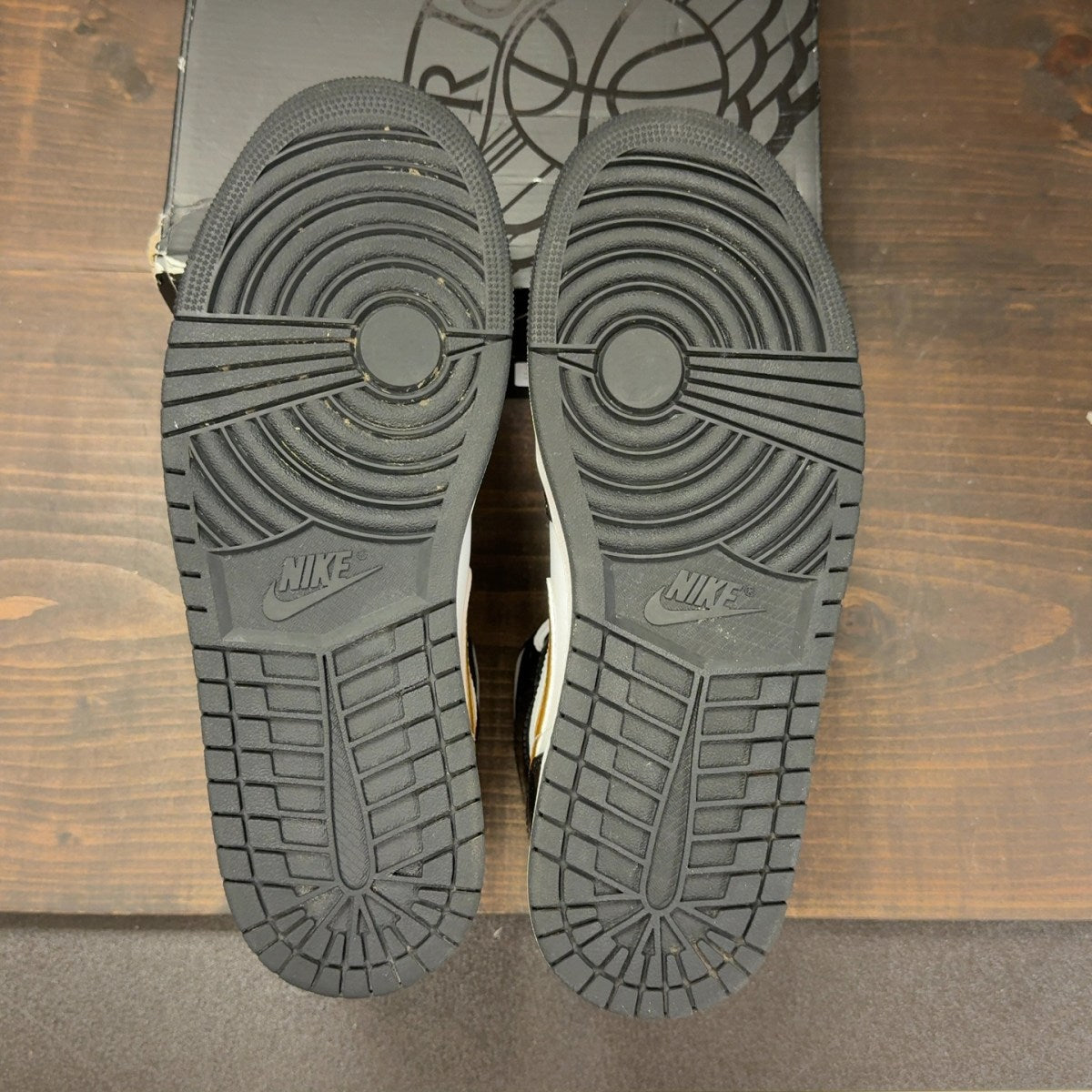 Jordan 1 Mid Patent Black White Gold - Image 8
