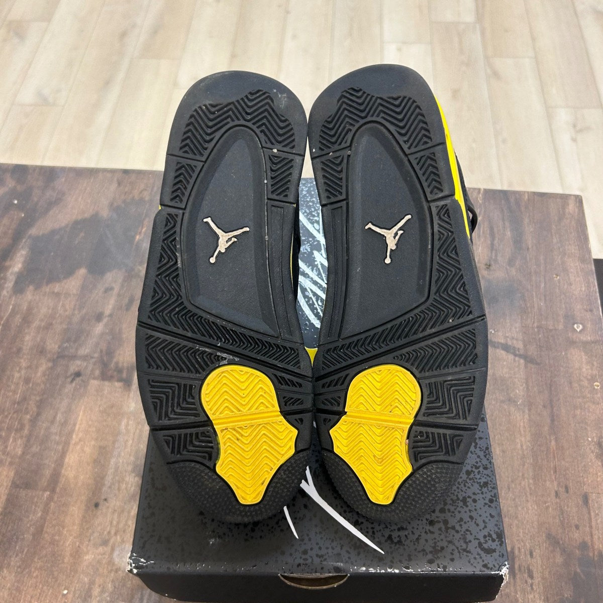 Jordan 4 Retro Thunder (2023) (GS) - Image 5