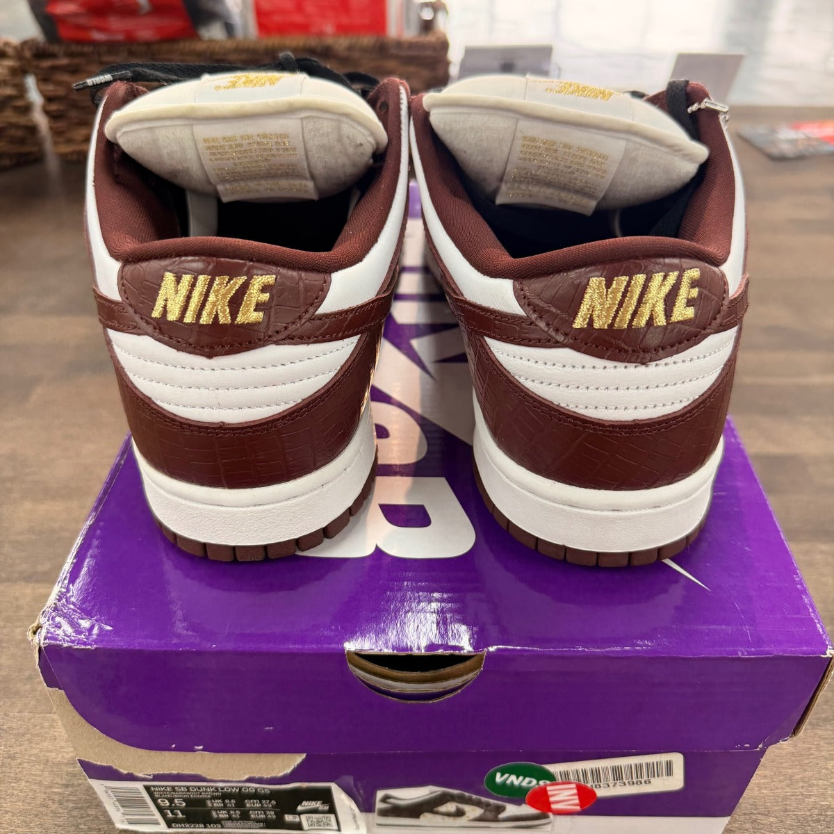 Nike SB Dunk Low Supreme Stars Barkroot Brown (2021) - Image 4