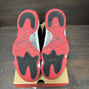 Jordan 11 Retro Playoffs Bred (2019) Size 10 (Pre-Owned) - box