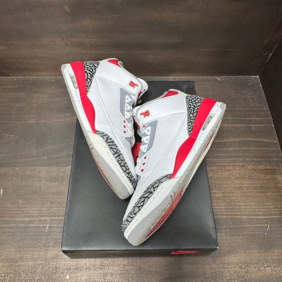 Jordan 3 Retro Fire Red (2022) - Image 2