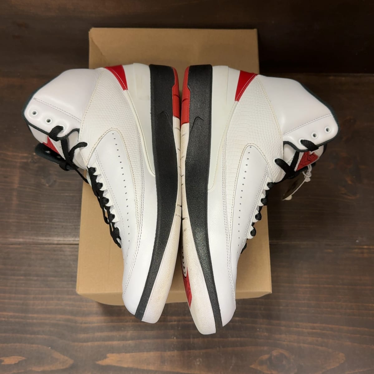 Jordan 2 Retro OG Chicago (2022) Size 10.5 (Pre-Owned) - aux