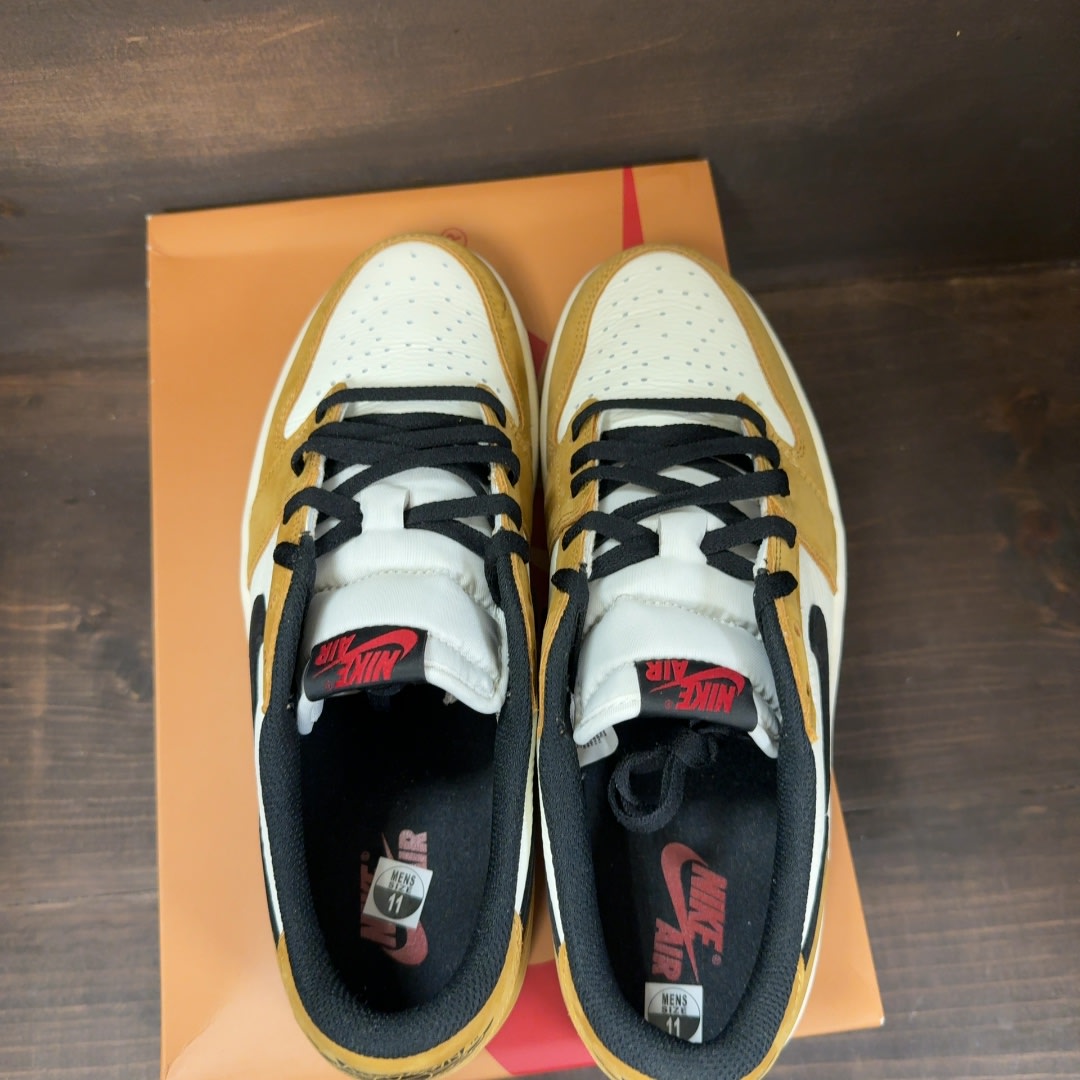 Jordan 1 Low OG Rookie of the Year Size 11 (Pre-Owned)