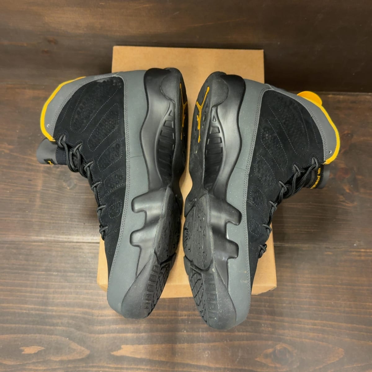 Jordan 9 Retro Dark Charcoal University Gold Size 13 (Pre-Owned) - aux