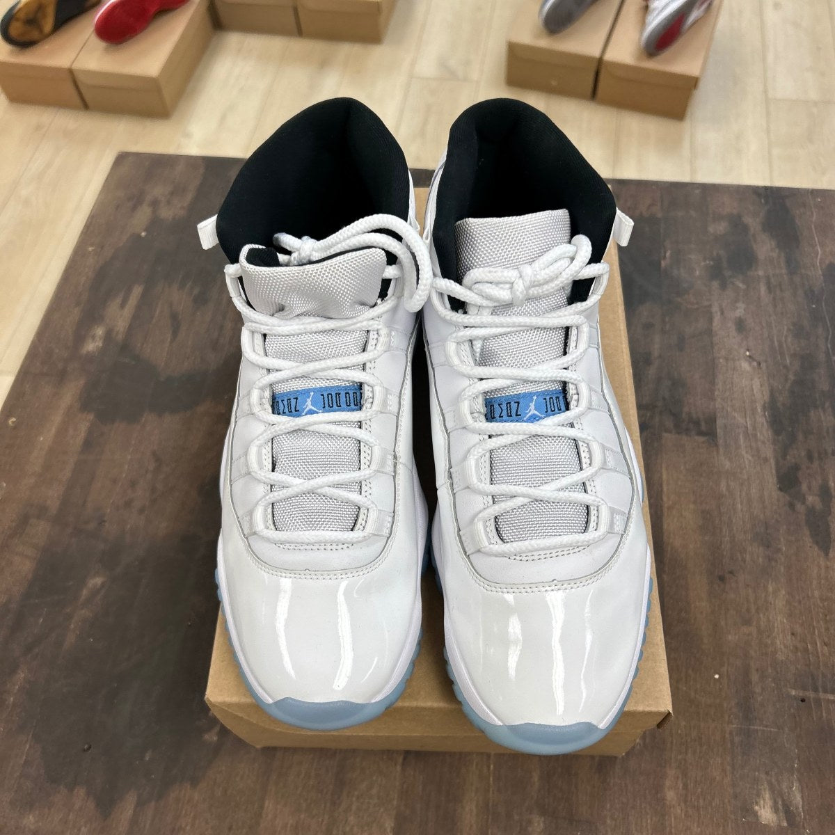 Jordan 11 Retro Legend Blue (2014) Size 10 (Pre-Owned) - Image 2