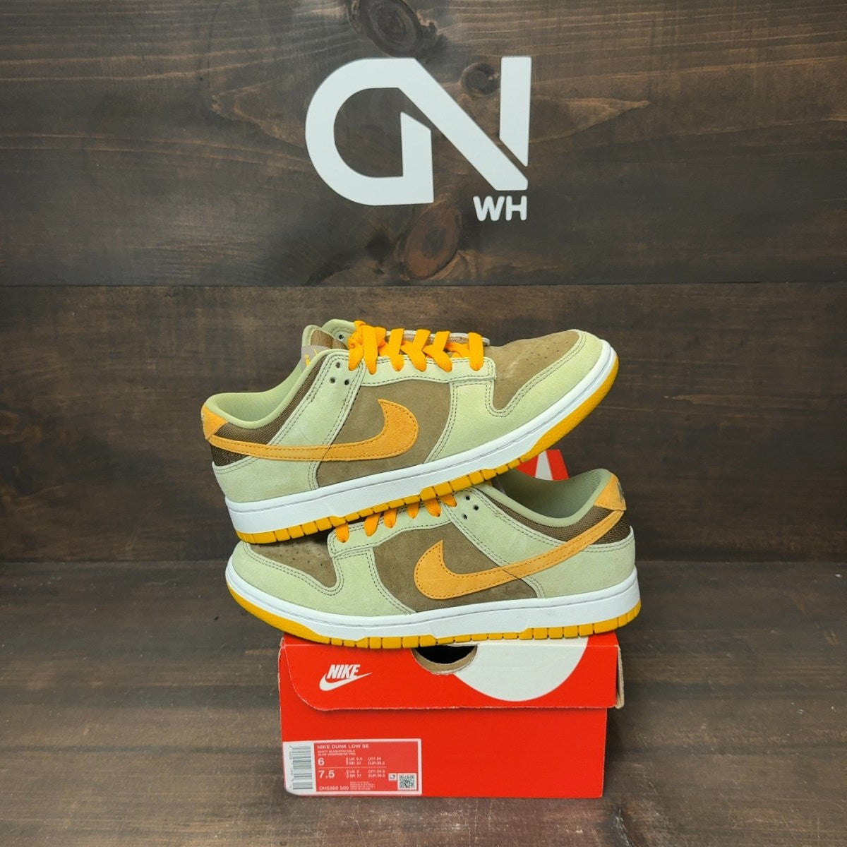Nike Dunk Low Dusty Olive Size 6 (Pre-Owned)