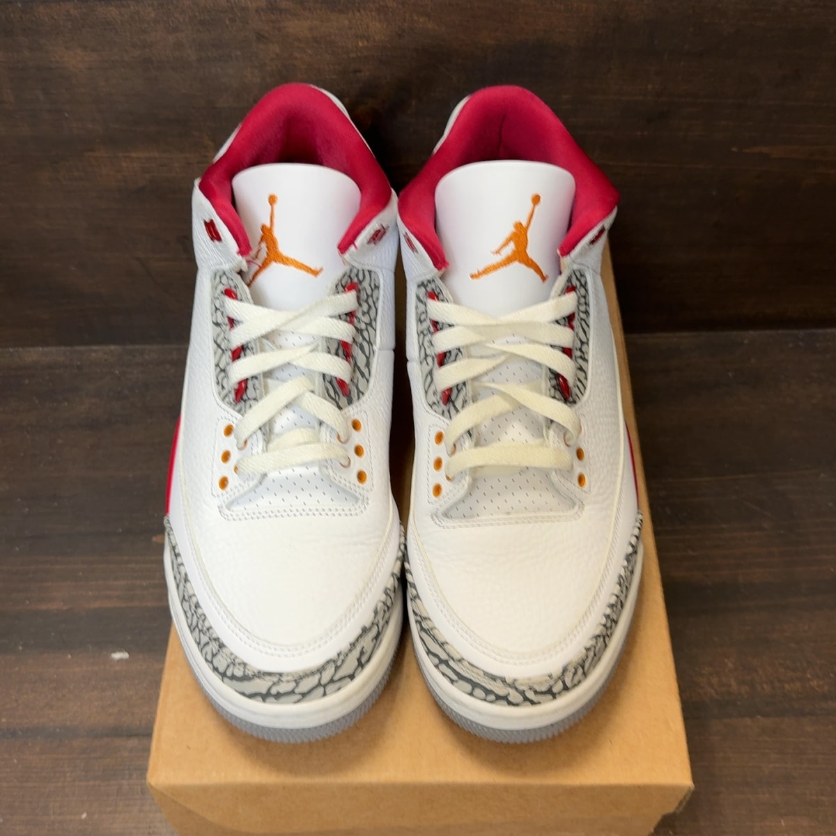 Jordan 3 Retro Cardinal Red Size 10 (Pre-Owned) - Image 3