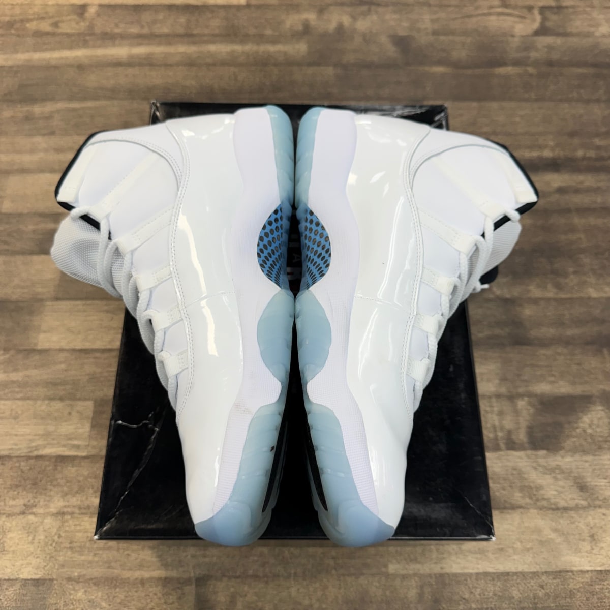 Jordan 11 Retro Legend Blue (2024) - Image 2