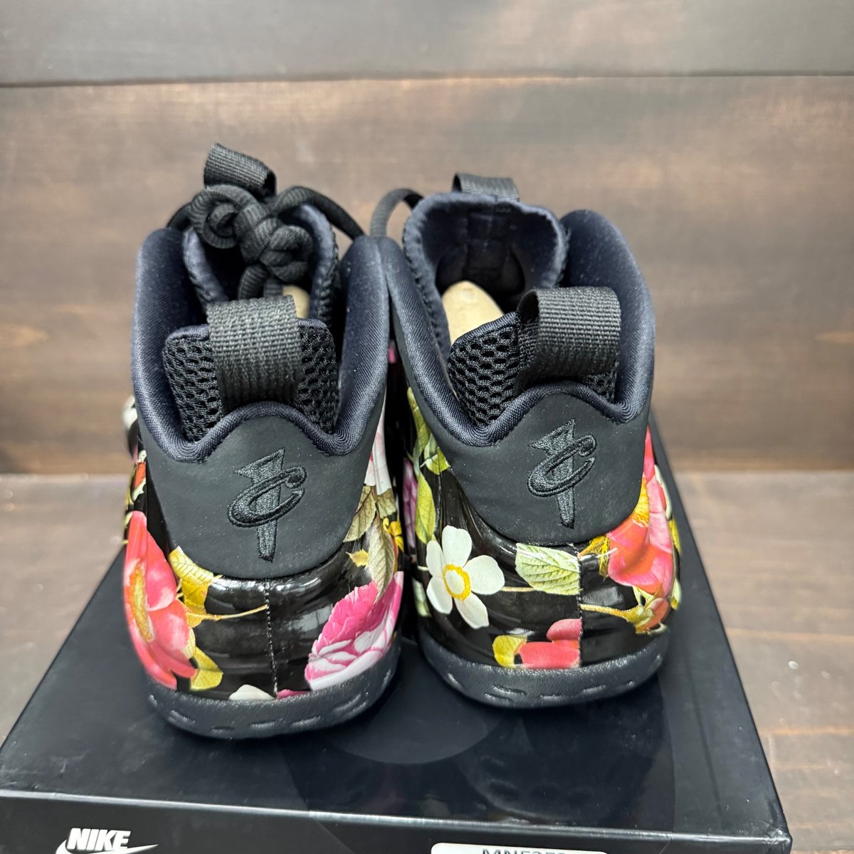 Nike Air Foamposite One Floral Size 9 (Pre-Owned) - sole